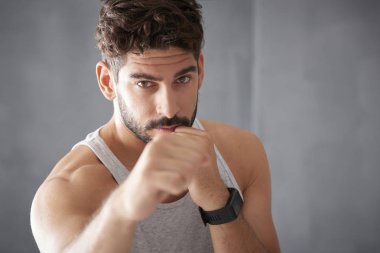 Genç boksör nakavt 