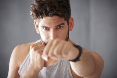 Genç boksör nakavt 