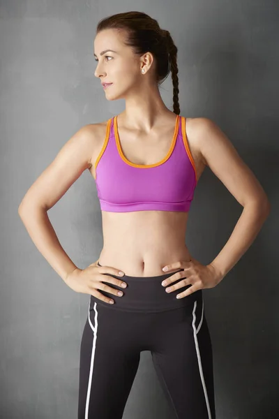 Young woman with hands on waist — Stock Photo, Image