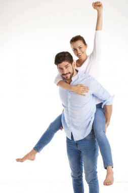 Çiftler birlikte eğleniyor.