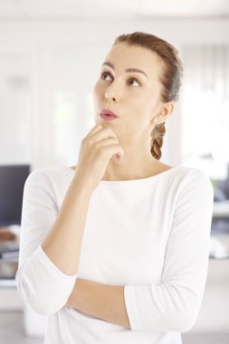 el yüz ile sürpriz kadın