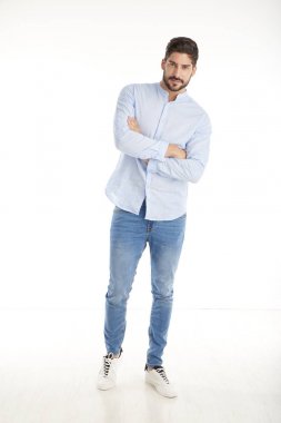 Kolları bağlı bir adam