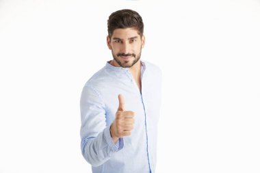 başparmak vazgeçerek genç adam