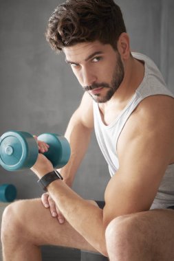 Sportif adam çalışma dışarı 