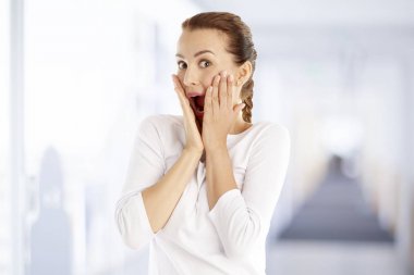 şaşırtıcı genç kadın