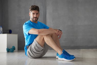 adam spor salonunda rahatlatıcı