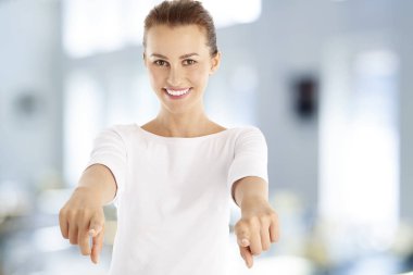 Mutlu bir genç kadının portresi. 