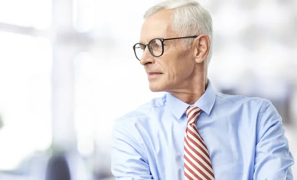 Thinking Senior Man Wearing Shirt Rolled Sleeves While Standing Office — Stock Photo, Image