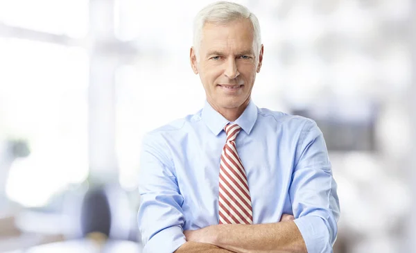 Confident Senior Man Wearing Shirt Rolled Sleeves While Standing Office — Stock Photo, Image