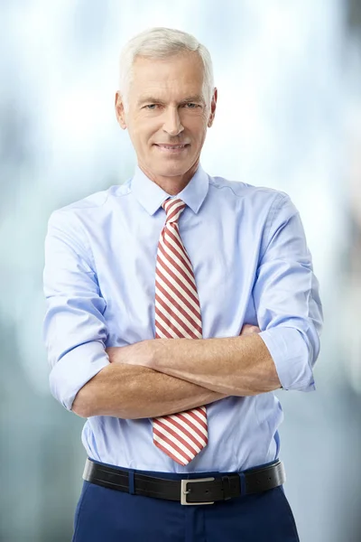 Smiling Senior Man Wearing Shirt Rolled Sleeves While Standing Arms — Stock Photo, Image