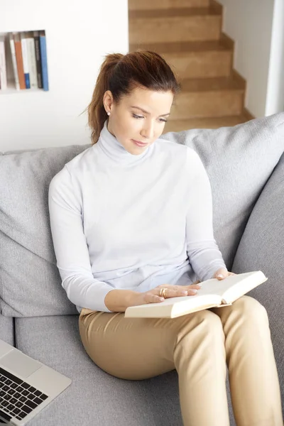 Beautiful Middle Aged Woman Reading Good Book Home — Stock Photo, Image
