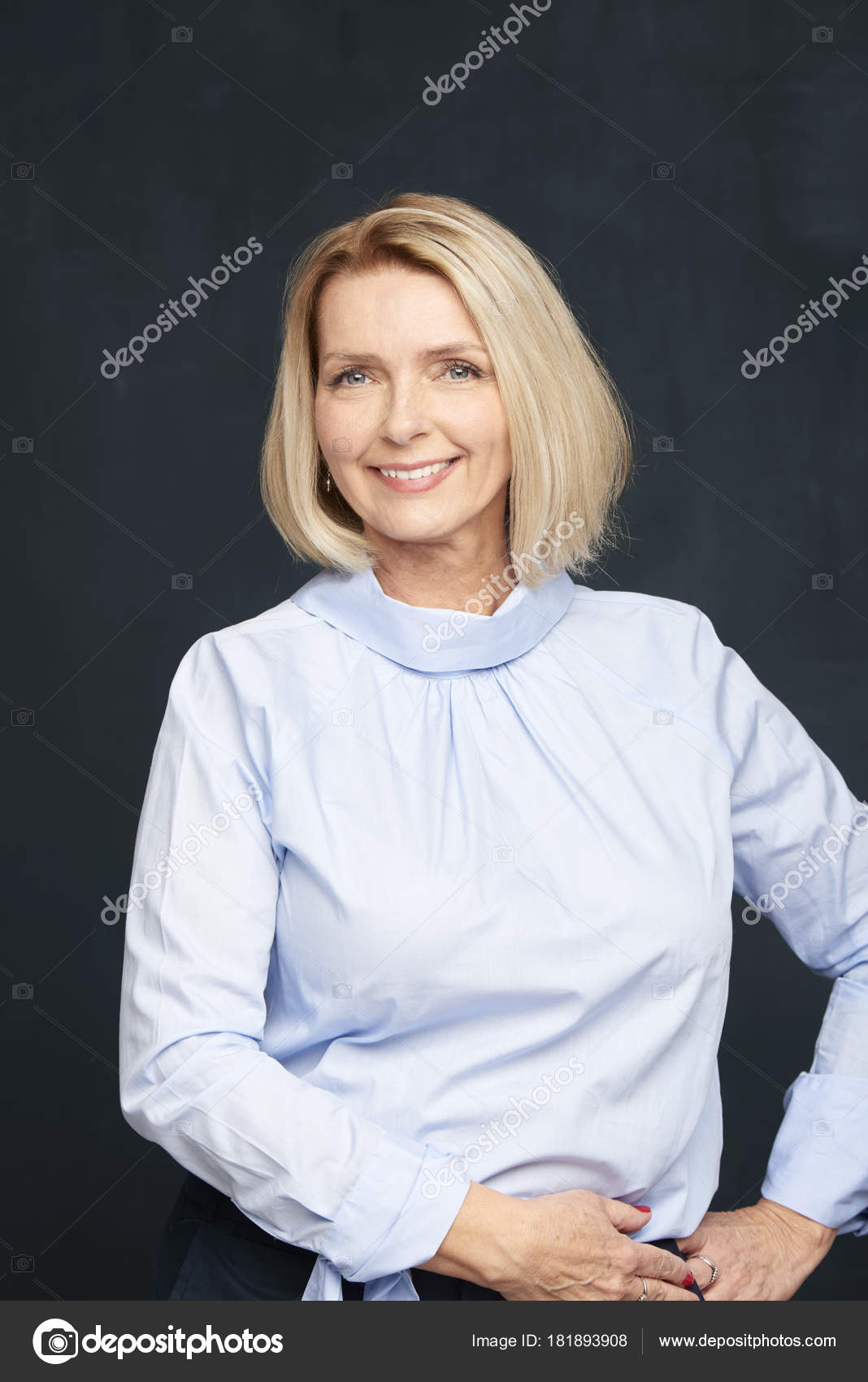 mature posing woman Amateur mom clip