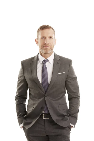 Geschäftsmann Mittleren Alters Trägt Anzug Während Vor Isoliertem Weißen Hintergrund — Stockfoto