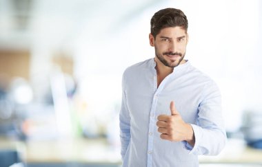 Atış vasıl belgili tanımlık yazıhane dururken Yaşasın vererek başarılı genç işadamı.