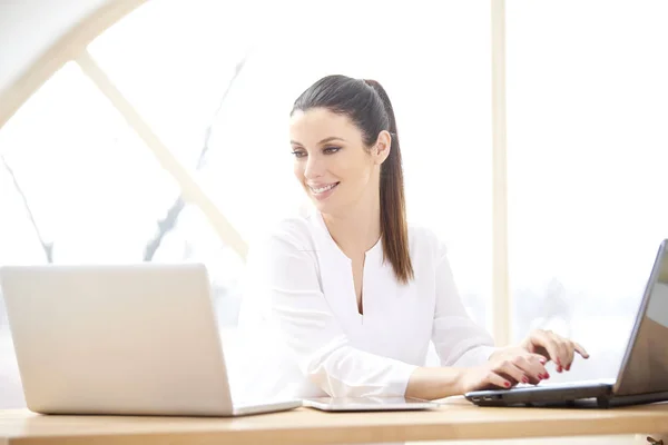 Portrait Smiling Young Businesswoman Typing Laptop While Online Home Home — Stock Photo, Image