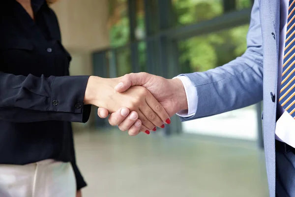 Nahaufnahme Von Geschäftsleuten Beim Händeschütteln Büro — Stockfoto