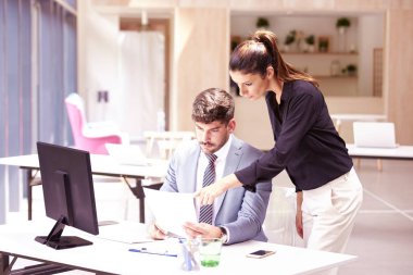 Ofiste çalışan iş ekibi. 