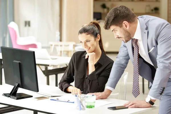 Group of business people working together in the office — Stock Photo, Image