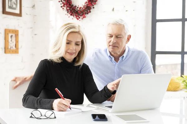 Mature Couple Doing Family Finances Home Senior Couple Discussing Home — Stock Photo, Image