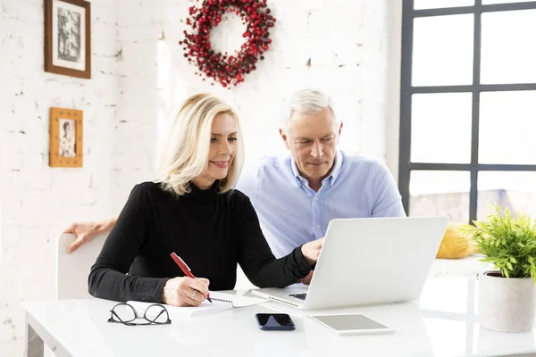 Mature Couple Doing Family Finances Home Senior Couple Discussing Home — Stock Photo, Image