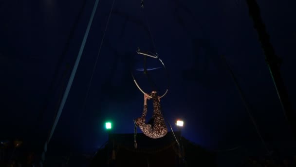 Glybokaya, Ucrania-27 de marzo de 2016. Circo acrobático — Vídeos de Stock