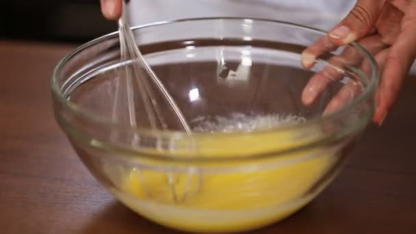 Chef whips whisk cream — Stock Video