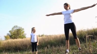 Anne ve kızı fitness içinde nişanlandık