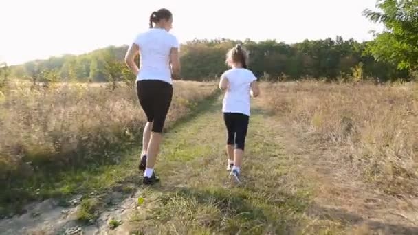Anya és lánya, futás — Stock videók