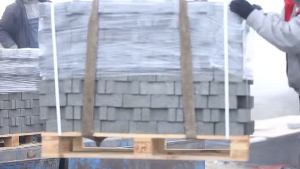 Unloading of paving slabs — Stock Video