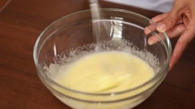 Şef fırçalamak krem kamçı