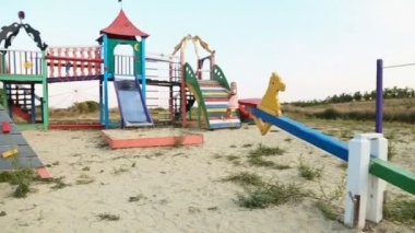 üstünde belgili tanımlık tepe tırmanma kız