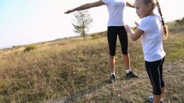 Anne ve kızı fitness içinde nişanlandık