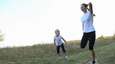 Anne ve kızı fitness içinde nişanlandık