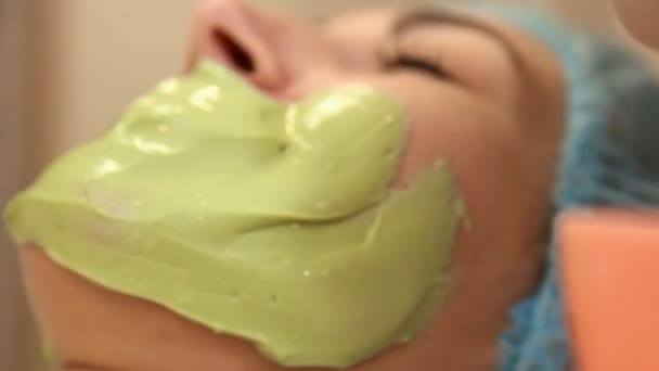 Woman with green mask on her face — Stock Video