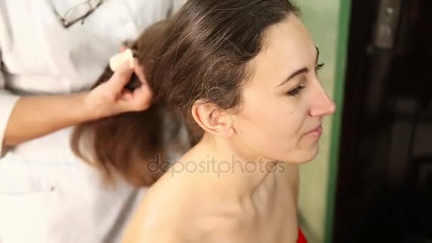 Woman doing massage of the head — Stock Video