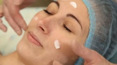 güzellik uzmanı krem yüz istemci smear