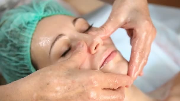 Woman doing facial massage — Stock Video