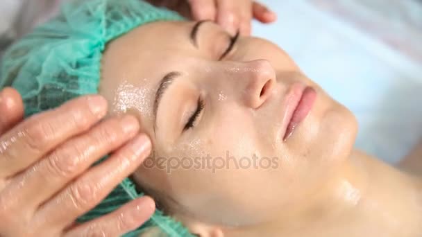 Woman doing facial massage — Stock Video