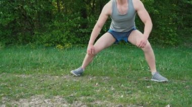 Adam açık havada ısıtır