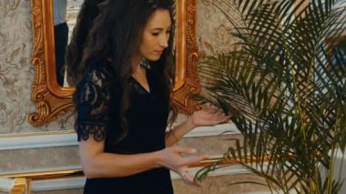 kadın yaprakları görünüyor