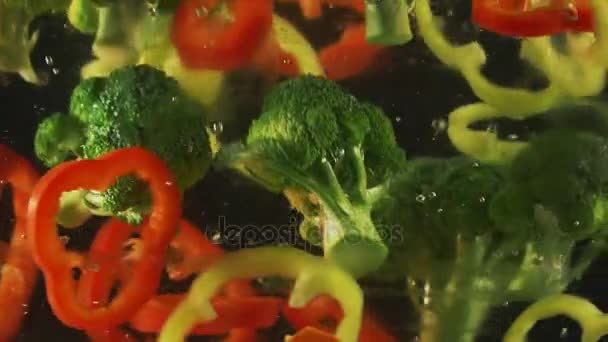 Kıyılmış lahana, havuç ve biber — Stok video