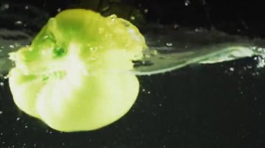 yeşil biber damla suya