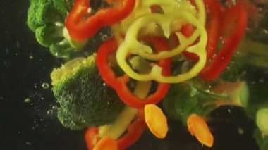 kıyılmış lahana, havuç ve biber