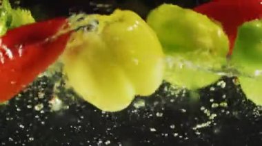 Biberler suya düşüyor