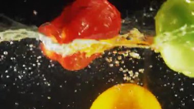 Biberler suya düşüyor