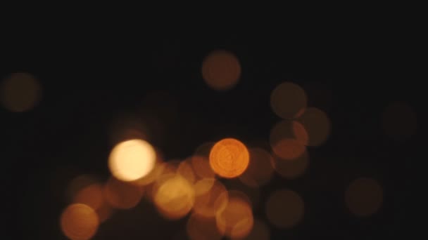 Des étincelles au centre des travaux de soudage 