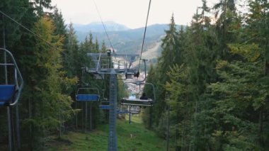 Teleferiğe binen çift