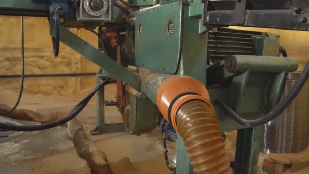 Pipe along which woodworking shavings — Stock Video