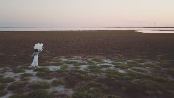 Fille avec des ballons — Video