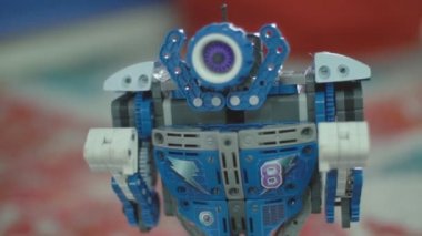 Ukrayna, Chernivtsi, Şubat 04, 2020: Tekerlekli robot savaşçısı